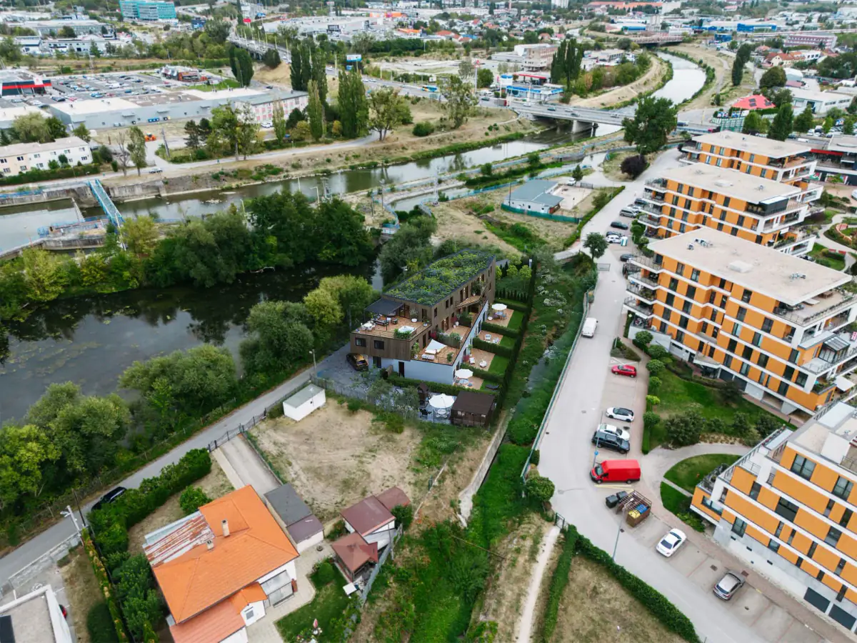 Letecký pohľad na lokalitu pri rieke Hornád a parku Anička